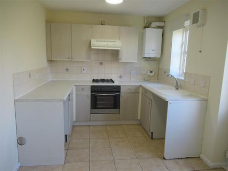 3 bedroom semi-detached house to rent - Photo 2