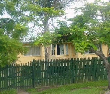 “3 BEDROOM HOUSE IN A QUIET STREET” - Photo 6