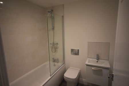 1 bed Apartment - To Let - Photo 2