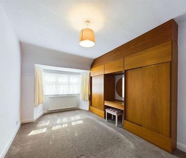 Lawn Close, Ruislip, HA4 - Photo 6