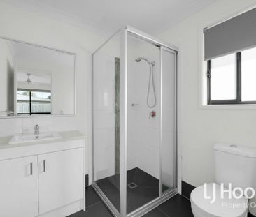 Family Size Home with 2 x Living - Close to Buxton Park & Local Sch... - Photo 2