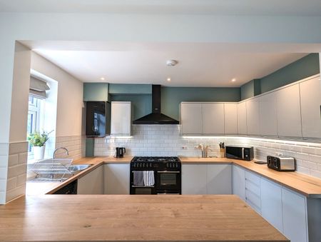 Quiet Location - Double Room with Private Off-suite - Photo 4