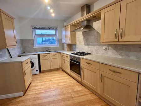 2 bedroom end of terrace house to rent - Photo 2