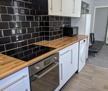 3 Bed Terraced House, Stanton Street, M11 - Photo 2