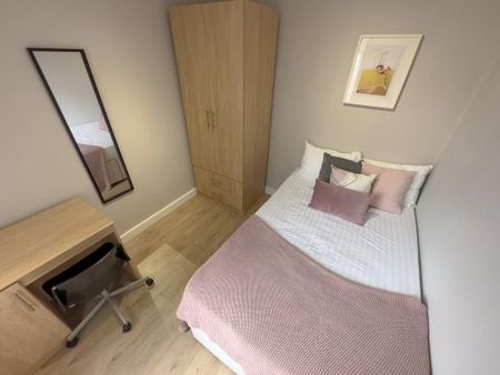 4 bedroom terraced house to rent - Photo 3