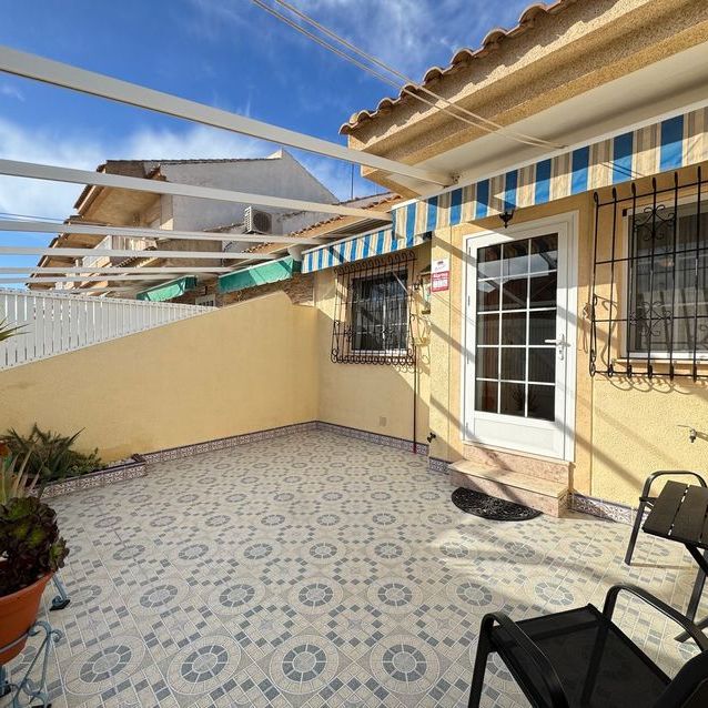 Alquiler de chalet adosado en Calle Río Sena s/n - Photo 1