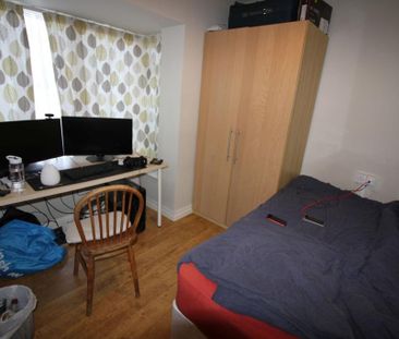 4 bedroom terraced house to rent - Photo 4