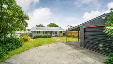 Large 3bdrm home + Seperate sleepout - Photo 3