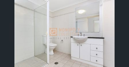 ENTERTAINERS APARTMENT IN CONVENIENT LOCALE - Photo 4