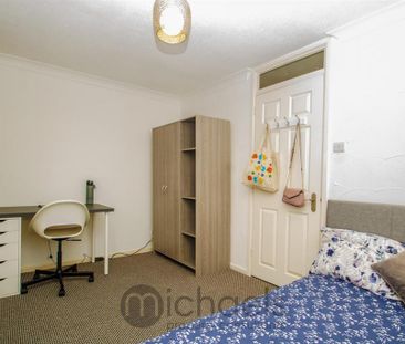 3 bedroom semi-detached house to rent - Photo 6