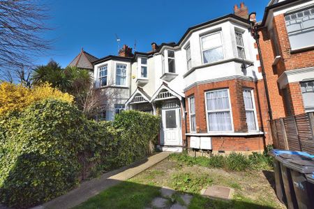 3 bedroom flat to rent - Photo 4