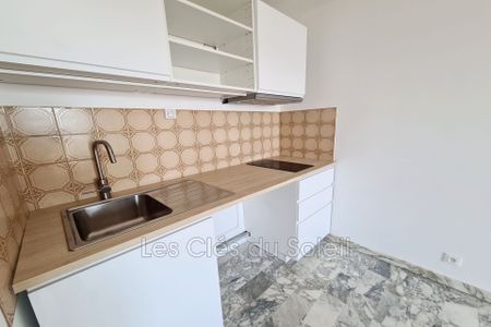 Location Appartement 1 pièce 20m² BANDOL 83150 - Photo 2