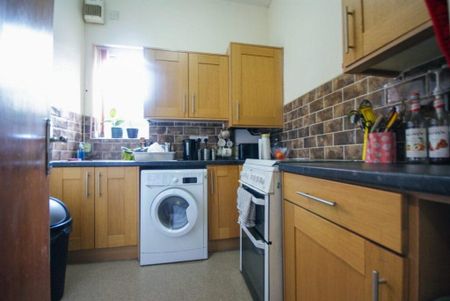 3 bedroom terraced house to rent - Photo 5