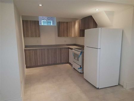 For Lease - 73 Broughton Terrace, Bradford West Gwillimbury, Ontario - Photo 2