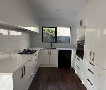 Bright and Spacious 4-Bedroom Family Home Maraetai - Photo 3