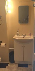 Large 2 Bedroom, 1 & ½ Bath Character Suite in Fairfield – $2500 - Photo 4