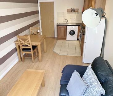 Apartment 12 202-206 Albertbridge Road, Belfast, BT5 4GY - Photo 4