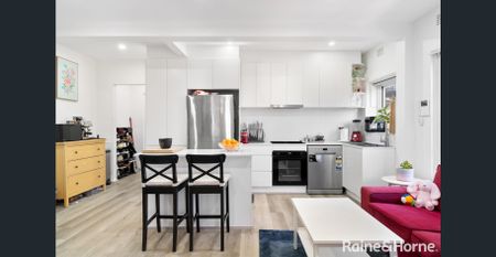 Modern 2 Bedroom Unit Moments from the Beach - Photo 3