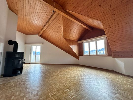 "sehr grosse 5.5-Zimmer-Wohnung mit eigenem Waschturm und Lift" - Foto 1