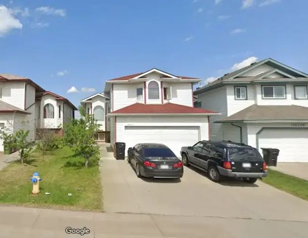 A beautiful 4 bedroom house in a very quiet neighborhood with lost of amenities | 16206 49 Street Northwest, Edmonton - Photo 1