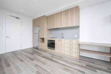 Luxury Studio with Sydney CBD Skyline Views - Photo 4