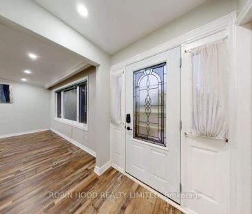 1290 Redbank Crescent #Main - Photo 1