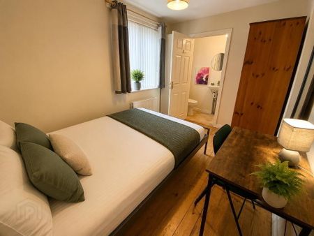 Donegall Road, En-Suite Room 4, ROOM 2. All Utility Bills Included, Belfast, BT12 5NB - Photo 2