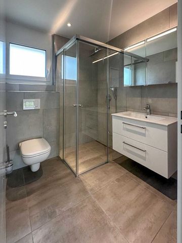 3.5-room penthouse with large roof terrace in Seengen - Photo 4