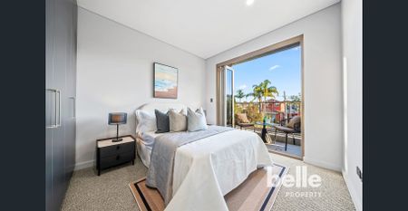 Brand-new 5 bedrooms family home in North Ryde for Rent - Photo 2