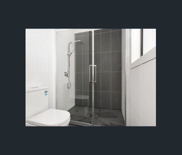 Modern Stylish Townhouse - Photo 6