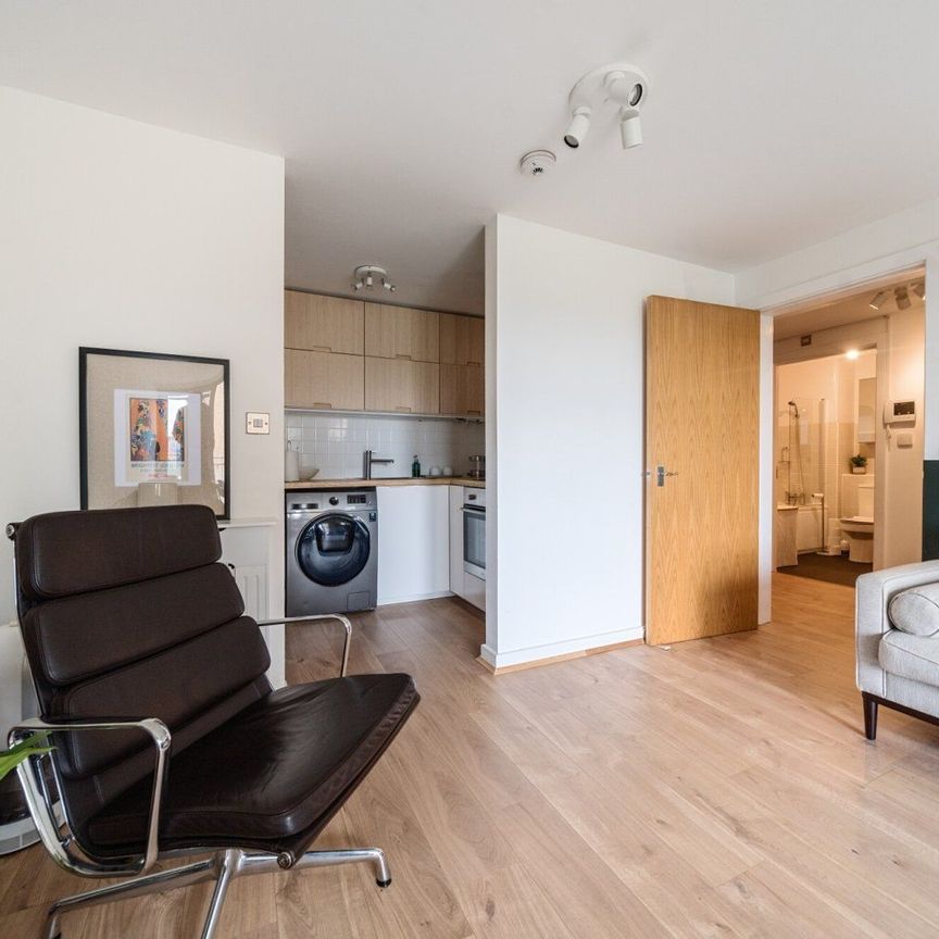 Defence Close, London, SE28 - Photo 1