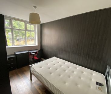 4 Bed - Flat 5, 1-9 Regent Rd, Leicester, - Photo 6