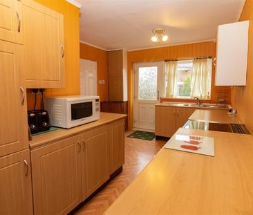 3 Bedroom House - Terraced - Photo 5