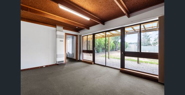 3 Bedroom, 2 Living, Big Bakyard, Undercover Carport. - Photo 1