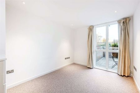*3D virtual viewing available* - Fantastic one bedroom ground floor flat with its own private patio garden. - Photo 3