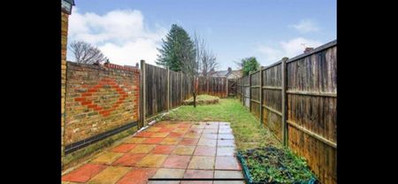 Sandringham Road, Watford - Photo 5