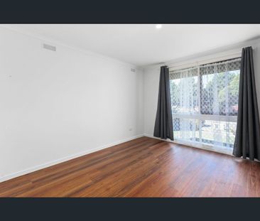 7 Rimington Court, Hampton Park, Vic 3976 - Photo 2