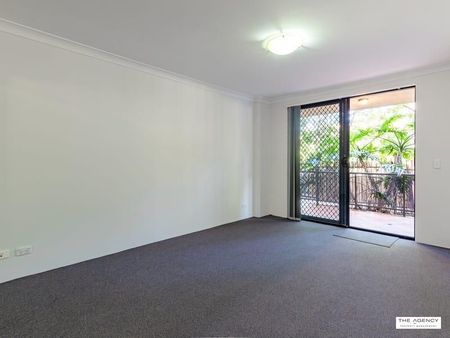 Superb Location, Oversized Refreshed Three Bedroom Apartment 5 Min Walk to Strathfield Station! - Photo 5