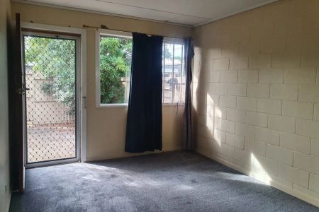 Ground Floor Unit with Private Courtyard - Photo 3