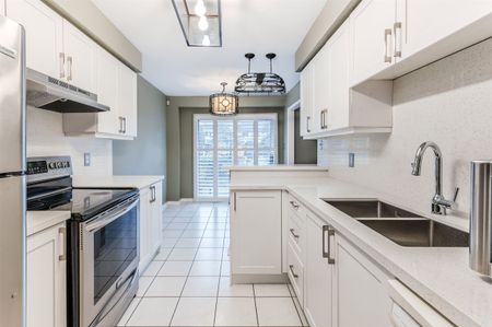 For Lease - 5230 Glen Erin Drive Unit# 98, Mississauga, Ontario - Photo 3