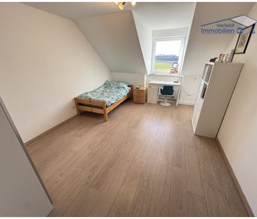 Großzügige, frisch renovierte 3-Zimmer-Dachgeschoss-Wohnung mit Süd... - Photo 3