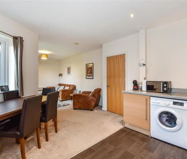 2 bedroom flat to rent - Photo 3