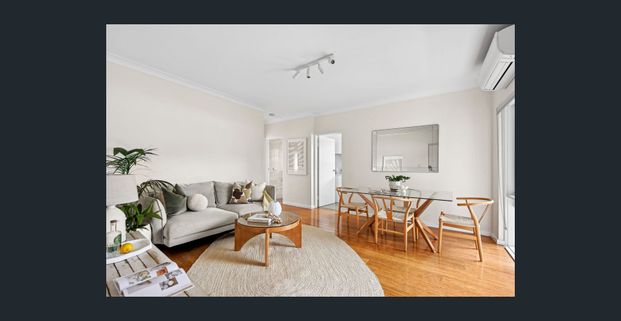 A STYLISH SANCTUARY SATURATED IN LIGHT - Photo 1