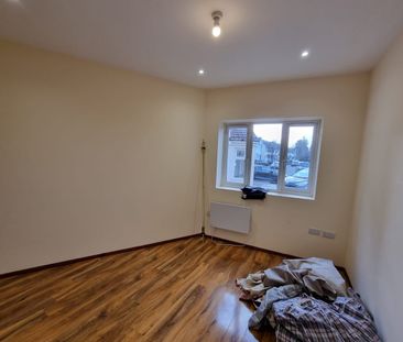 2 Bed Flat, Chudleigh Crescent, IG3 - Photo 6