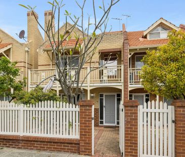 Spacious Terrace Townhouse in the Raphael Park Precinct - Photo 4