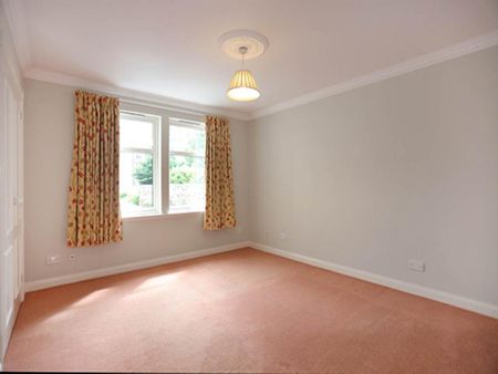 3 bedroom flat to rent - Photo 4