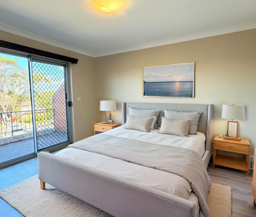 OVERSIZED 2 BEDROOM APARTMENT WITH LOCK UP GARAGE - Photo 4