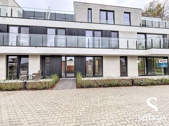 Ruim 2 slaapkamer appartement met tuin te centrum Knesselare! - Photo 1