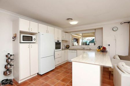 Welcome to this exceptional family home, designed to offer modern comfort and convenience! - Photo 4