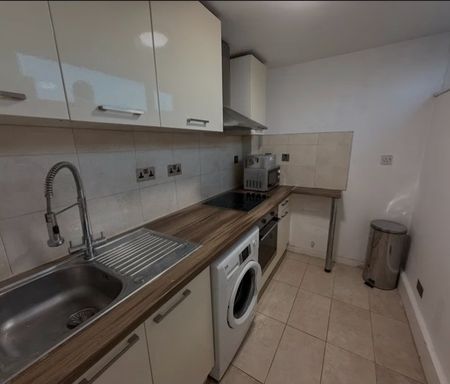 3 Bed Flat, Russell House, E6 - Photo 5